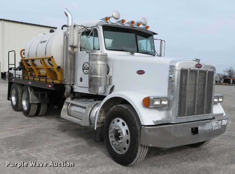 image for item DH0581 2005 Peterbilt 378  flatbed truck with Vermeer fluid mixing system