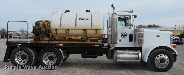 image for item DH0581 2005 Peterbilt 378  flatbed truck with Vermeer fluid mixing system