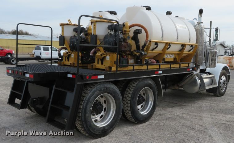 image for item DH0581 2005 Peterbilt 378  flatbed truck with Vermeer fluid mixing system