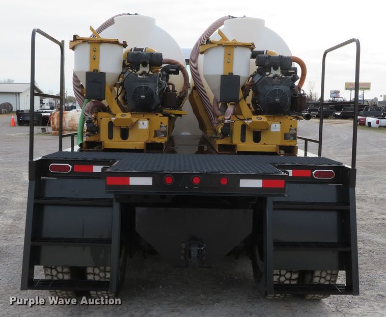 image for item DH0581 2005 Peterbilt 378  flatbed truck with Vermeer fluid mixing system