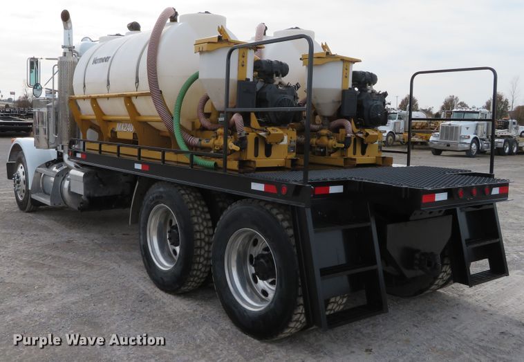 image for item DH0581 2005 Peterbilt 378  flatbed truck with Vermeer fluid mixing system