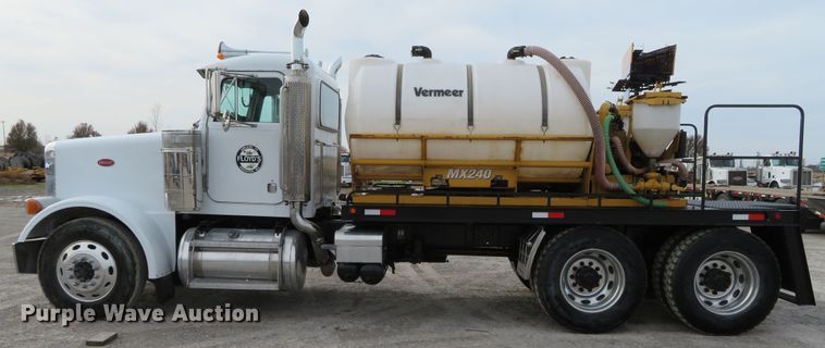 image for item DH0581 2005 Peterbilt 378  flatbed truck with Vermeer fluid mixing system