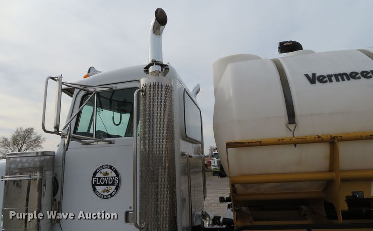 image for item DH0581 2005 Peterbilt 378  flatbed truck with Vermeer fluid mixing system