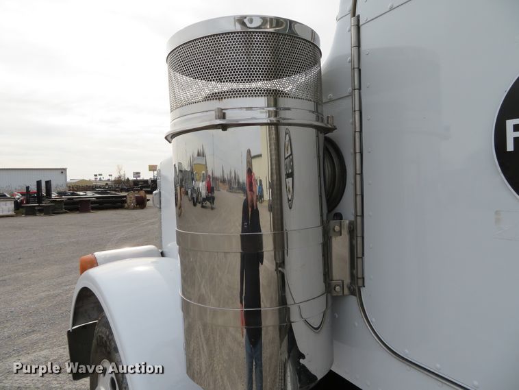 image for item DH0581 2005 Peterbilt 378  flatbed truck with Vermeer fluid mixing system