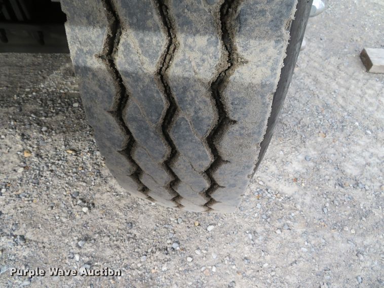 image for item DH0581 2005 Peterbilt 378  flatbed truck with Vermeer fluid mixing system