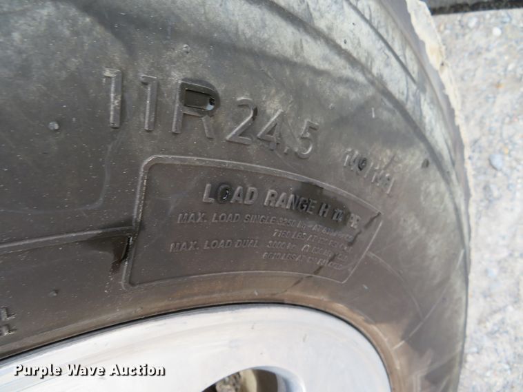 image for item DH0581 2005 Peterbilt 378  flatbed truck with Vermeer fluid mixing system