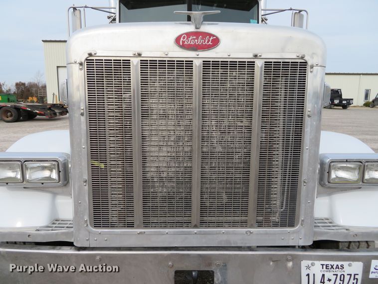 image for item DH0581 2005 Peterbilt 378  flatbed truck with Vermeer fluid mixing system