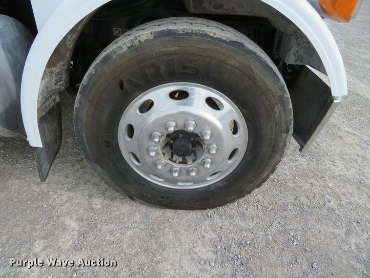 image for item DH0581 2005 Peterbilt 378  flatbed truck with Vermeer fluid mixing system