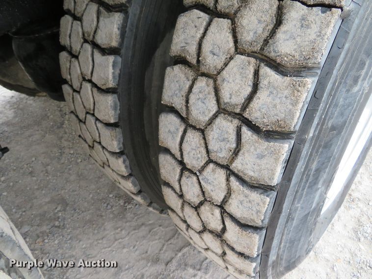 image for item DH0581 2005 Peterbilt 378  flatbed truck with Vermeer fluid mixing system