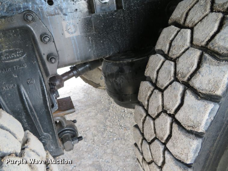 image for item DH0581 2005 Peterbilt 378  flatbed truck with Vermeer fluid mixing system