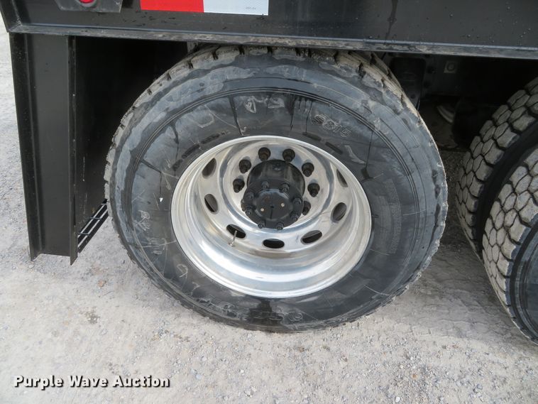 image for item DH0581 2005 Peterbilt 378  flatbed truck with Vermeer fluid mixing system