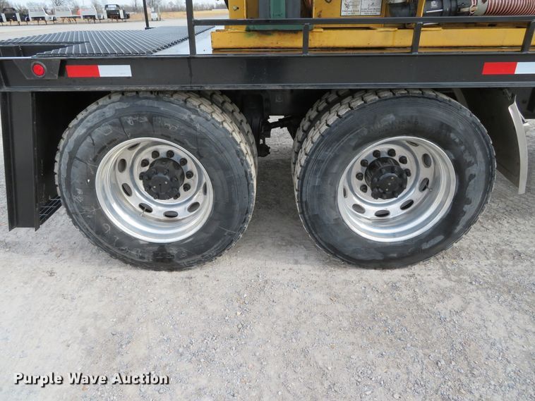 image for item DH0581 2005 Peterbilt 378  flatbed truck with Vermeer fluid mixing system