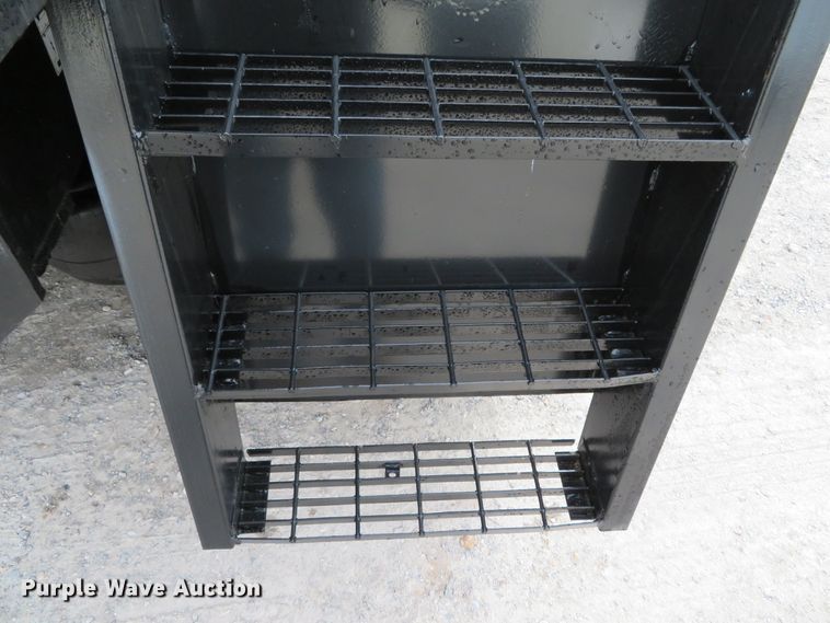 image for item DH0581 2005 Peterbilt 378  flatbed truck with Vermeer fluid mixing system