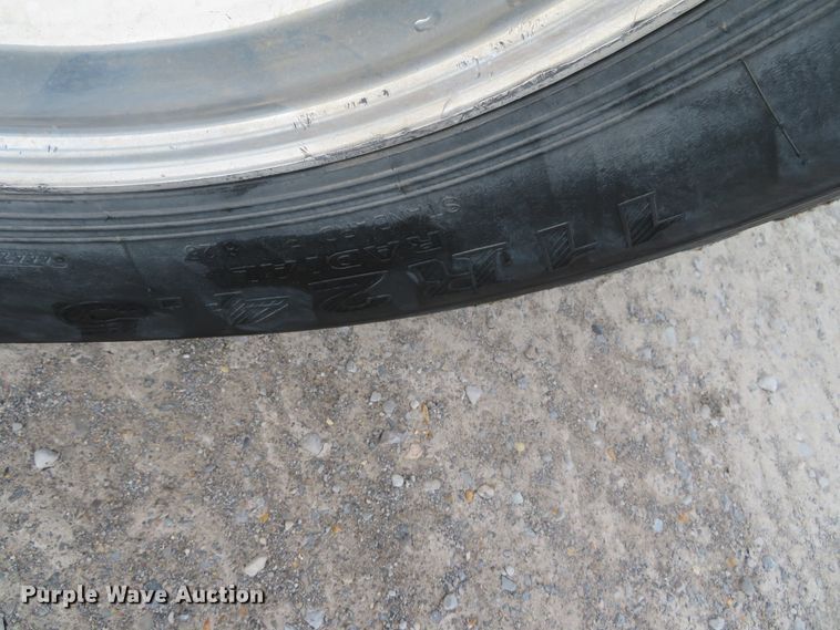 image for item DH0581 2005 Peterbilt 378  flatbed truck with Vermeer fluid mixing system