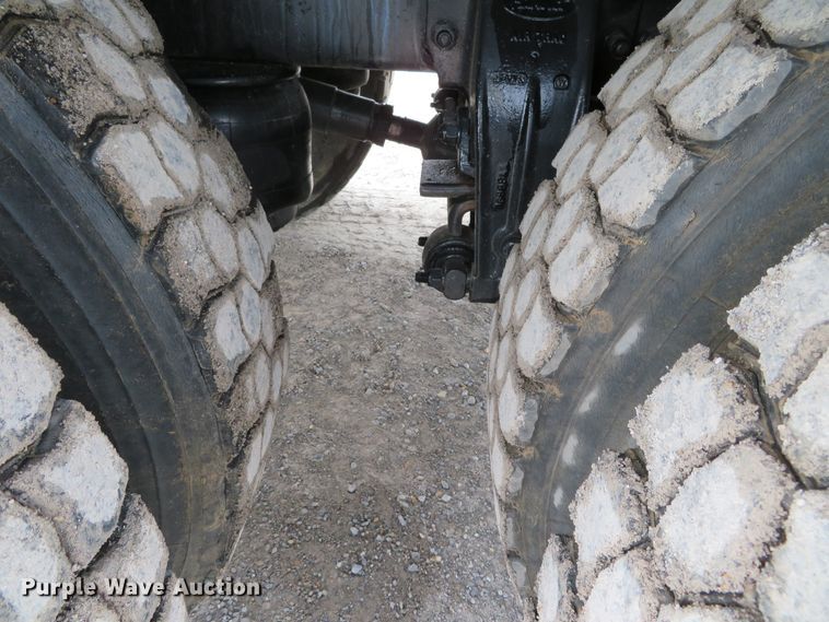 image for item DH0581 2005 Peterbilt 378  flatbed truck with Vermeer fluid mixing system