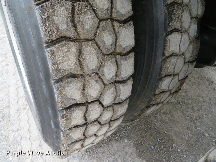 image for item DH0581 2005 Peterbilt 378  flatbed truck with Vermeer fluid mixing system