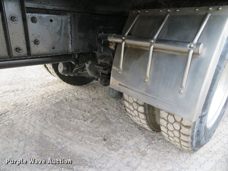 image for item DH0581 2005 Peterbilt 378  flatbed truck with Vermeer fluid mixing system