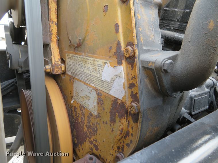 image for item DH0581 2005 Peterbilt 378  flatbed truck with Vermeer fluid mixing system