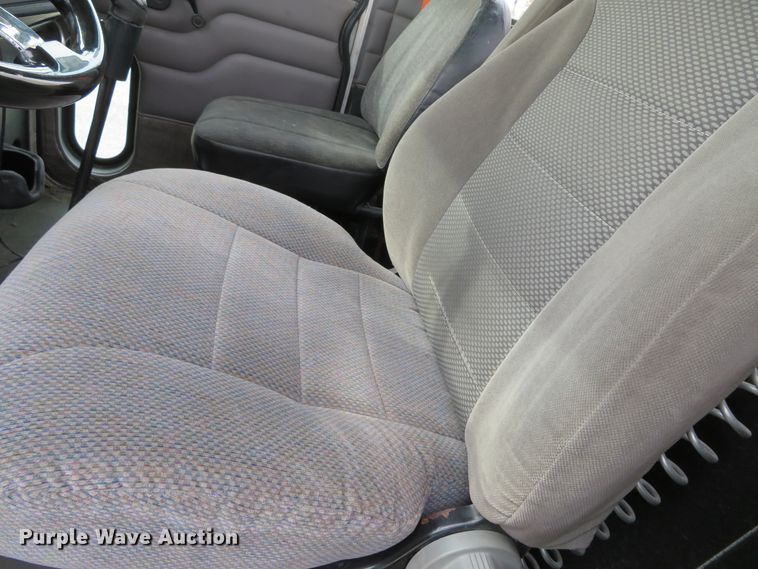 image for item DH0581 2005 Peterbilt 378  flatbed truck with Vermeer fluid mixing system