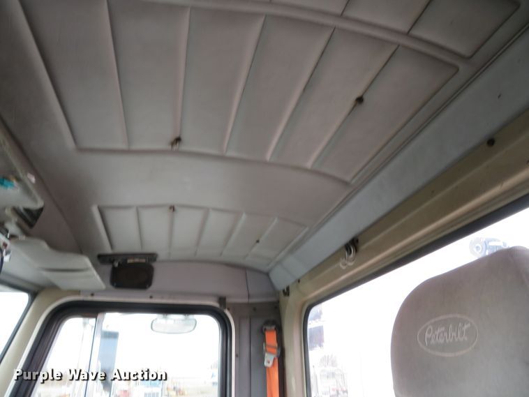 image for item DH0581 2005 Peterbilt 378  flatbed truck with Vermeer fluid mixing system