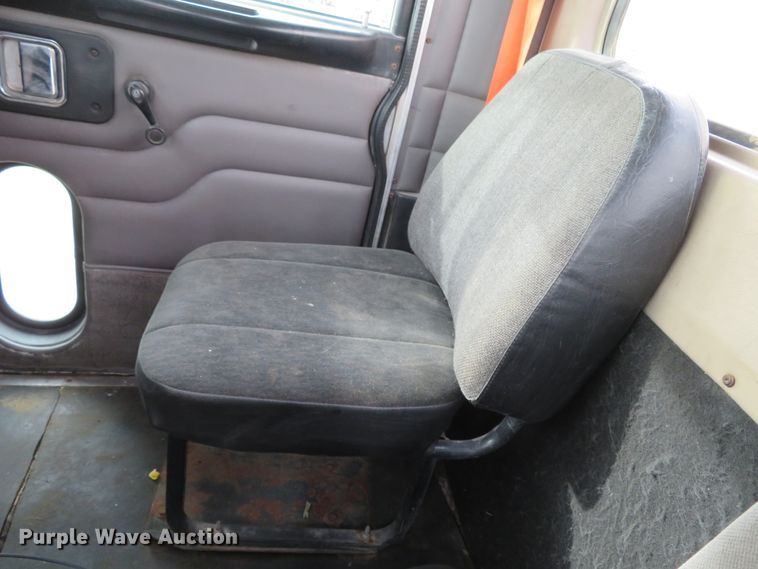 image for item DH0581 2005 Peterbilt 378  flatbed truck with Vermeer fluid mixing system