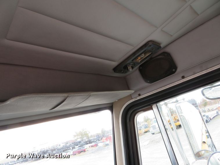 image for item DH0581 2005 Peterbilt 378  flatbed truck with Vermeer fluid mixing system