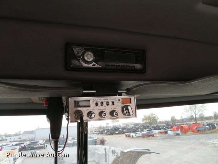 image for item DH0581 2005 Peterbilt 378  flatbed truck with Vermeer fluid mixing system