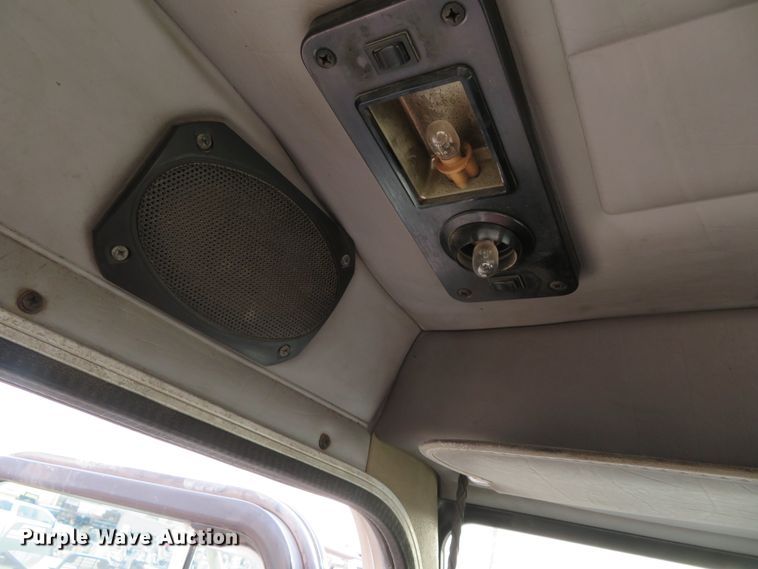 image for item DH0581 2005 Peterbilt 378  flatbed truck with Vermeer fluid mixing system