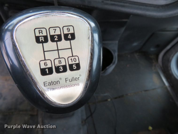 image for item DH0581 2005 Peterbilt 378  flatbed truck with Vermeer fluid mixing system