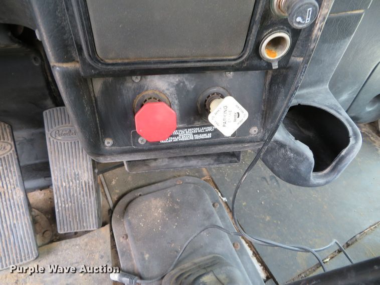 image for item DH0581 2005 Peterbilt 378  flatbed truck with Vermeer fluid mixing system