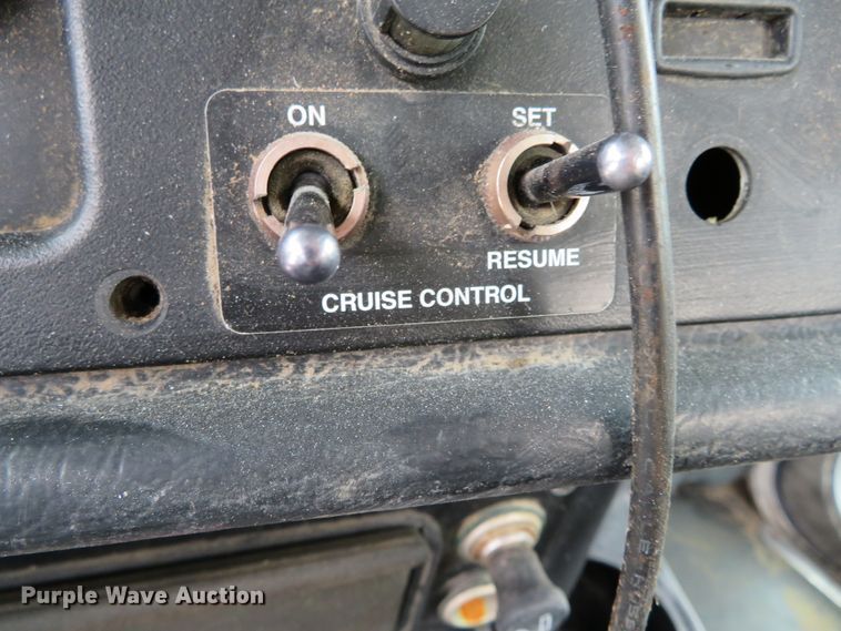 image for item DH0581 2005 Peterbilt 378  flatbed truck with Vermeer fluid mixing system