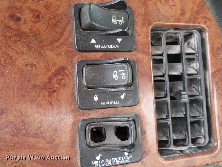 image for item DH0581 2005 Peterbilt 378  flatbed truck with Vermeer fluid mixing system