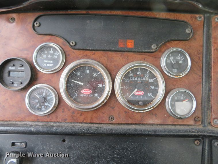 image for item DH0581 2005 Peterbilt 378  flatbed truck with Vermeer fluid mixing system