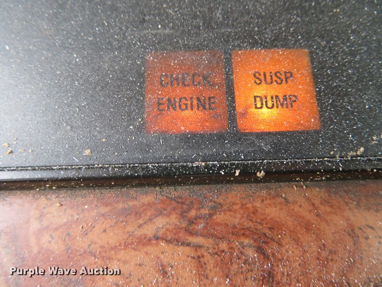 image for item DH0581 2005 Peterbilt 378  flatbed truck with Vermeer fluid mixing system