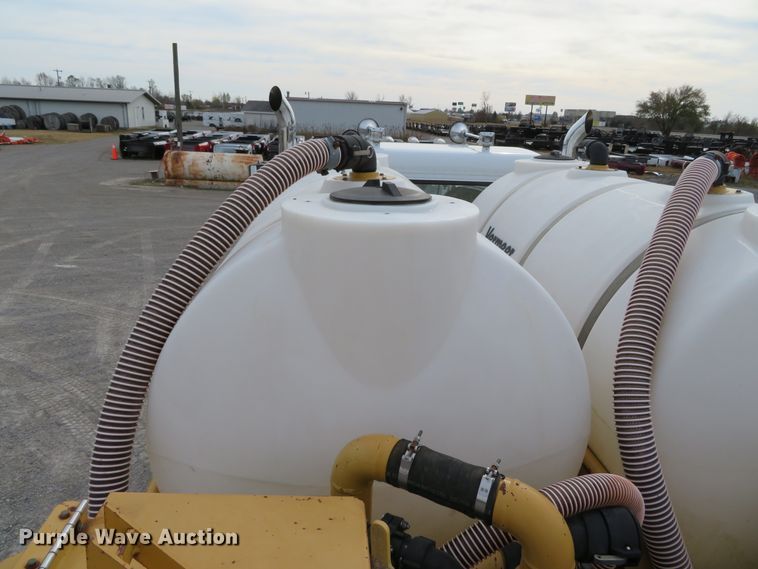 image for item DH0581 2005 Peterbilt 378  flatbed truck with Vermeer fluid mixing system