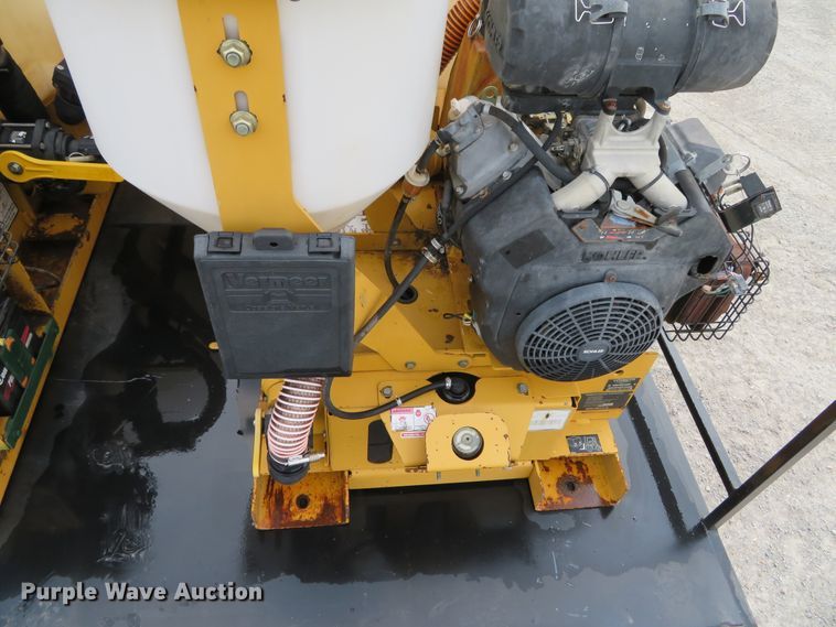 image for item DH0581 2005 Peterbilt 378  flatbed truck with Vermeer fluid mixing system