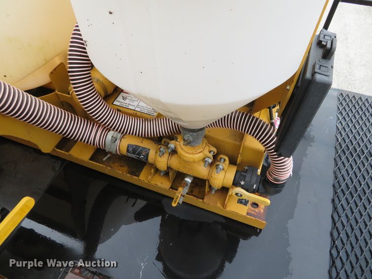 image for item DH0581 2005 Peterbilt 378  flatbed truck with Vermeer fluid mixing system