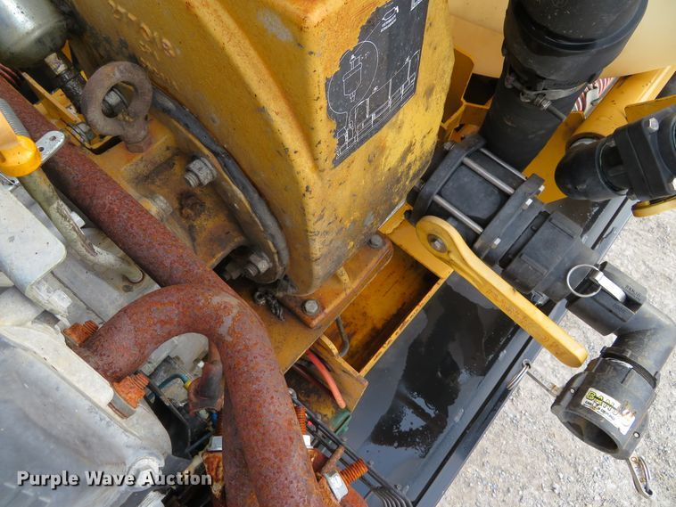 image for item DH0581 2005 Peterbilt 378  flatbed truck with Vermeer fluid mixing system