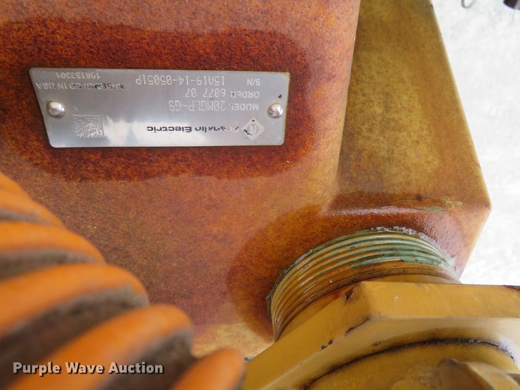 image for item DH0581 2005 Peterbilt 378  flatbed truck with Vermeer fluid mixing system