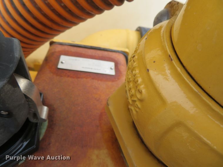 image for item DH0581 2005 Peterbilt 378  flatbed truck with Vermeer fluid mixing system