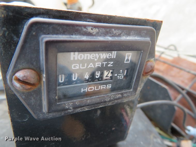 image for item DH0581 2005 Peterbilt 378  flatbed truck with Vermeer fluid mixing system