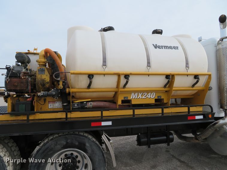 image for item DH0581 2005 Peterbilt 378  flatbed truck with Vermeer fluid mixing system