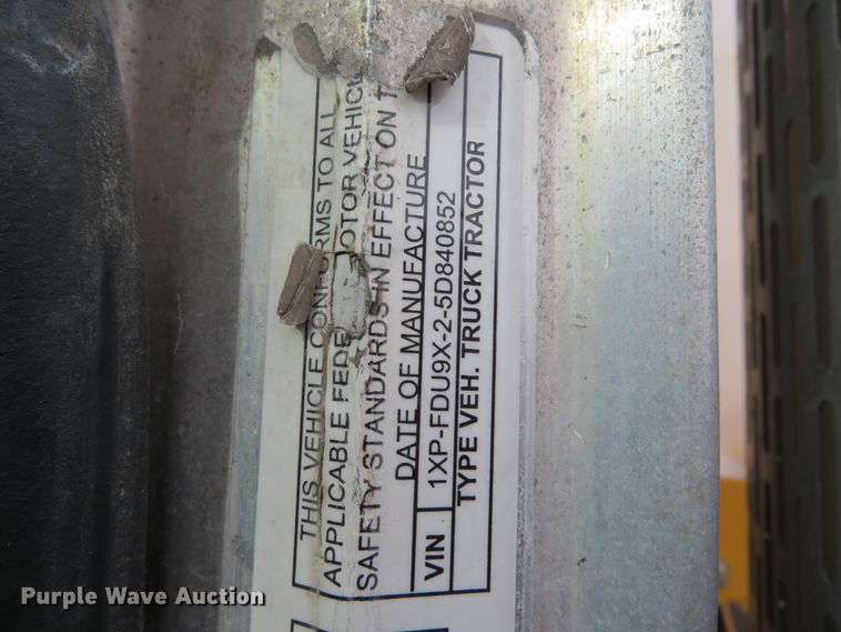 image for item DH0581 2005 Peterbilt 378  flatbed truck with Vermeer fluid mixing system