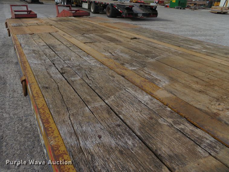 image for item DH0582 2006 Eager Beaver 20XPT equipment trailer