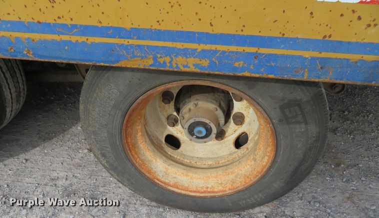 image for item DH0582 2006 Eager Beaver 20XPT equipment trailer