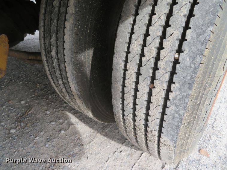 image for item DH0582 2006 Eager Beaver 20XPT equipment trailer