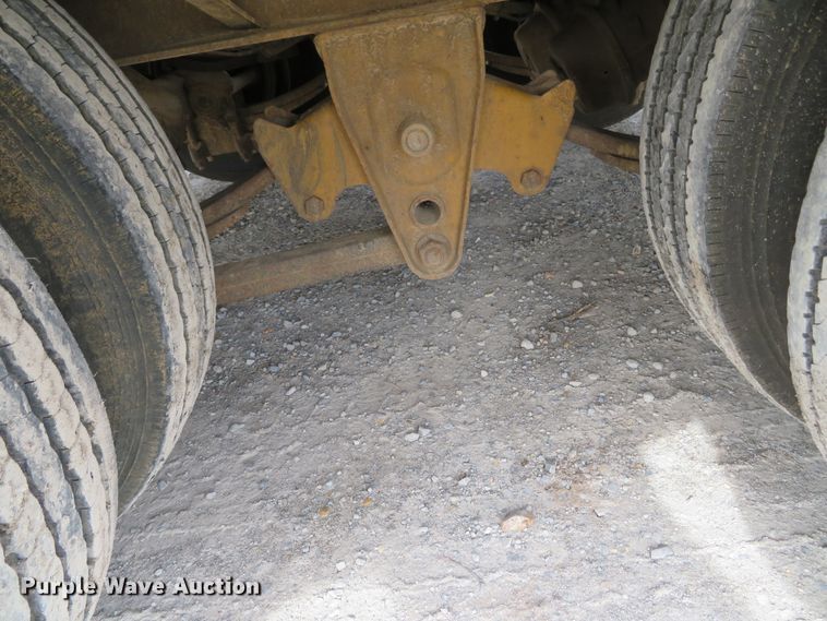 image for item DH0582 2006 Eager Beaver 20XPT equipment trailer