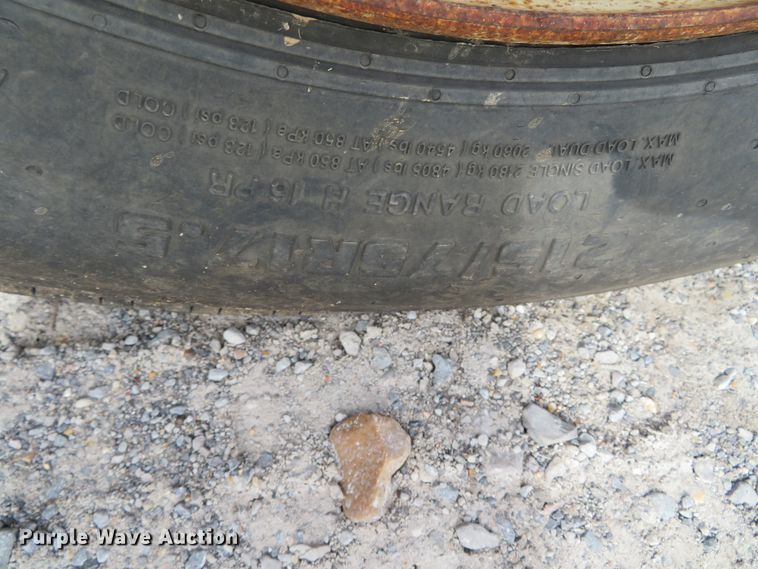 image for item DH0582 2006 Eager Beaver 20XPT equipment trailer