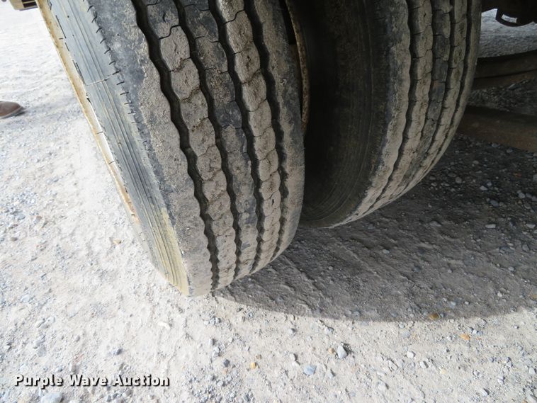 image for item DH0582 2006 Eager Beaver 20XPT equipment trailer