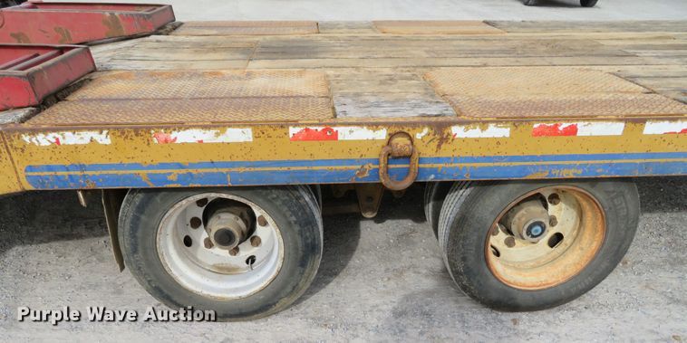 image for item DH0582 2006 Eager Beaver 20XPT equipment trailer